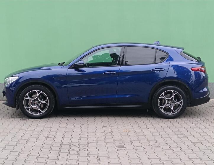 Alfa Romeo Stelvio 5