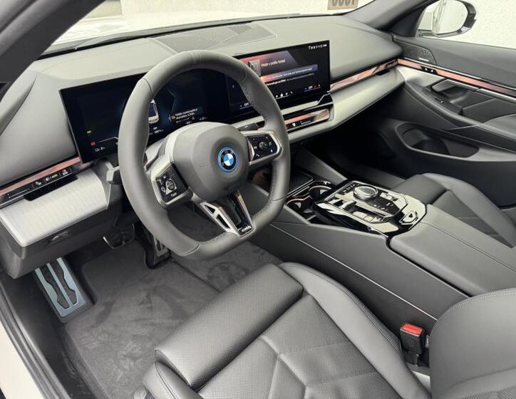 BMW i5 5