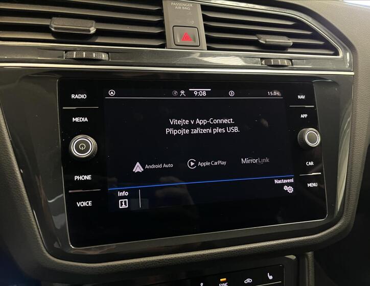 Volkswagen Tiguan 9