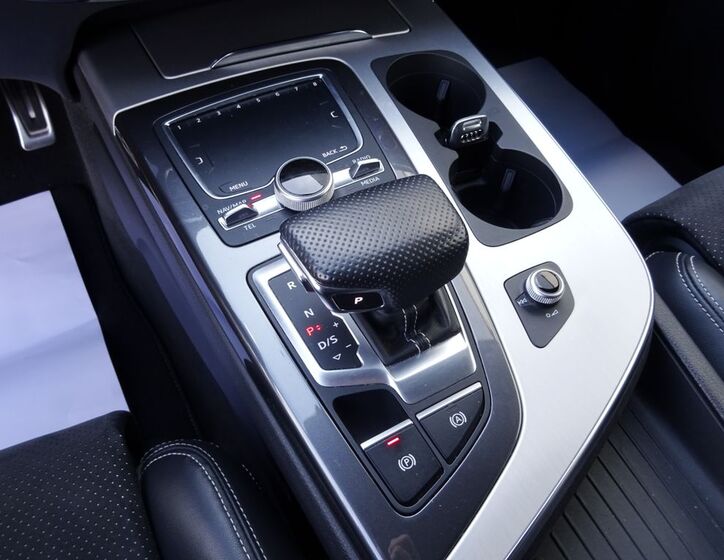Audi Q7 11