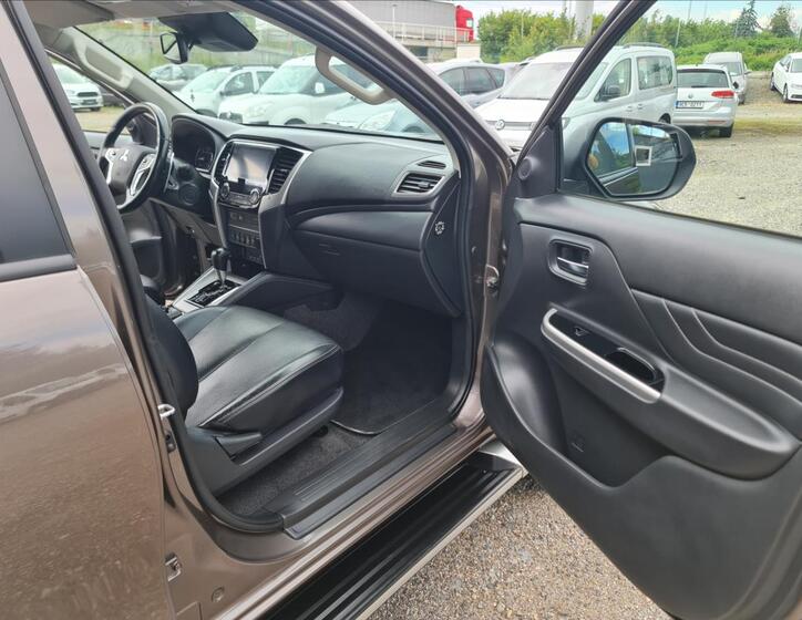 Mitsubishi L200 12