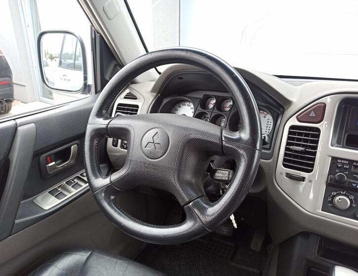 Mitsubishi Pajero 20
