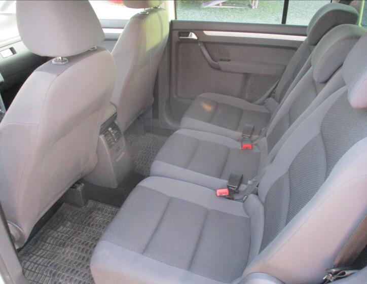 Volkswagen Touran 11