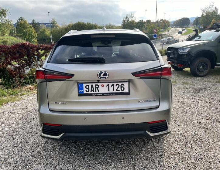 Lexus NX 300h 6