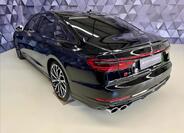 Audi S8 4