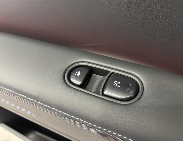 Hyundai IONIQ 33