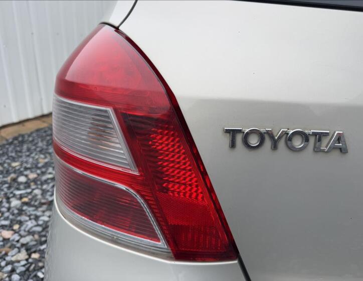 Toyota Yaris 15
