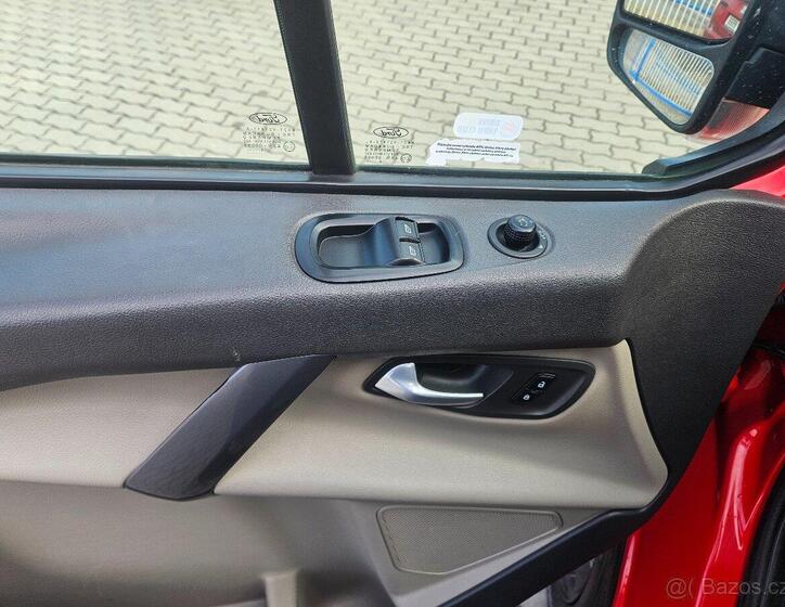 Ford Tourneo Custom 13