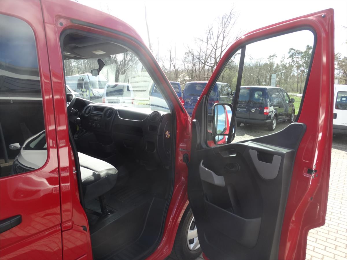 Nissan NV400