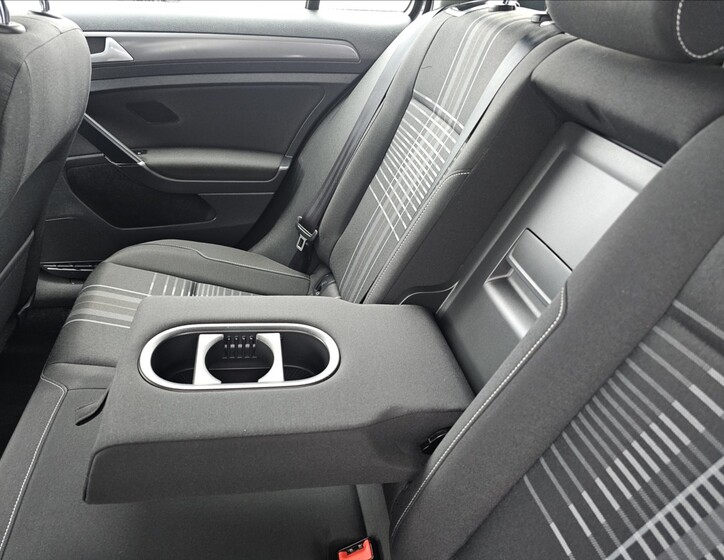 Volkswagen Golf 25