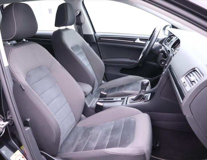 Volkswagen Golf 12
