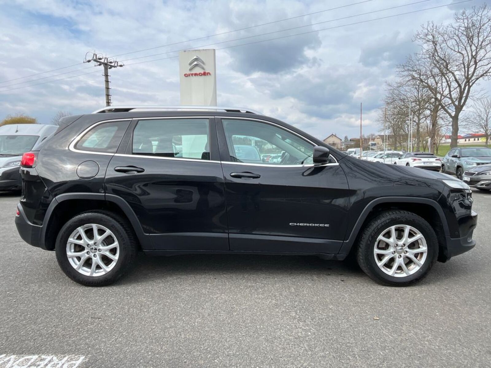 Jeep Cherokee 16
