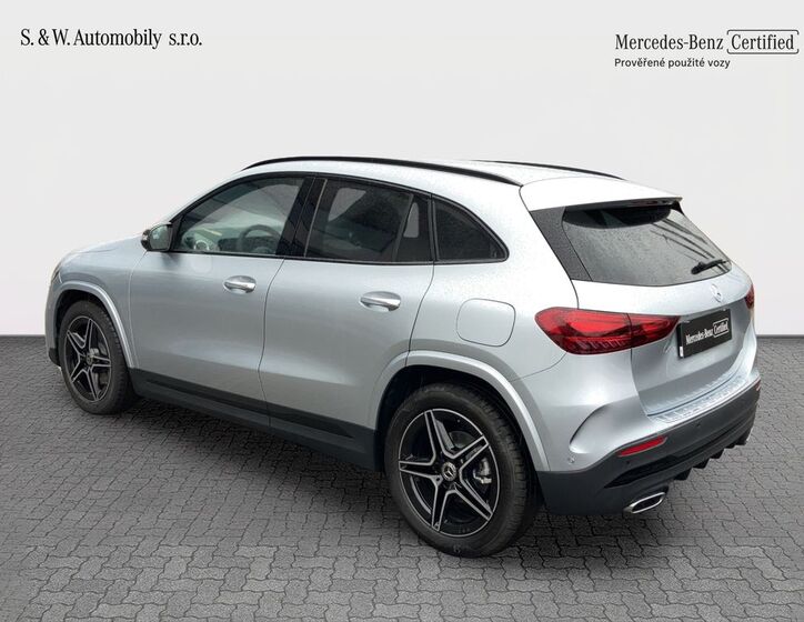 Mercedes-Benz GLA 12