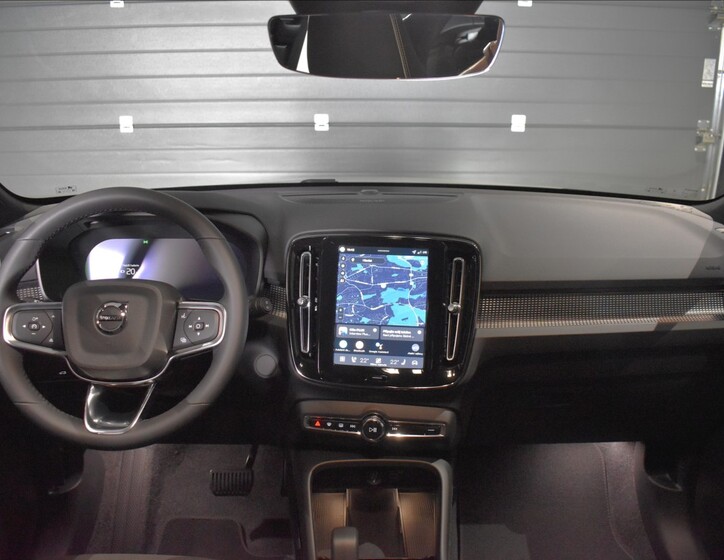 Volvo EX40 24