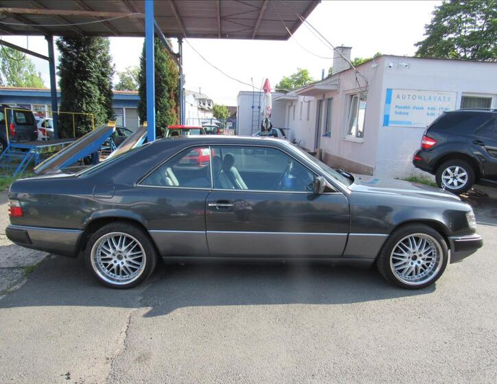 Mercedes-Benz Třídy E 8