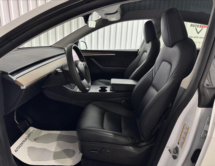Tesla Model Y 24