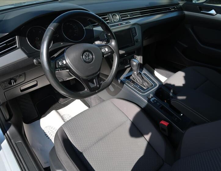 Volkswagen Passat 9