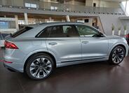 Audi Q8 4