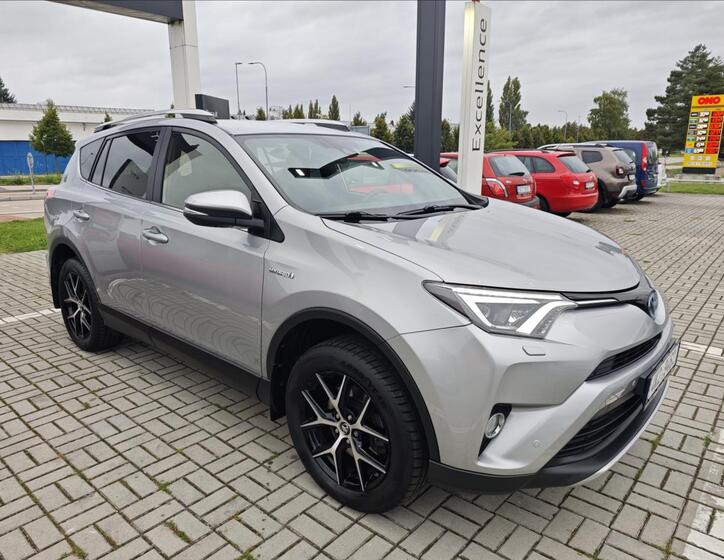Toyota RAV4 8