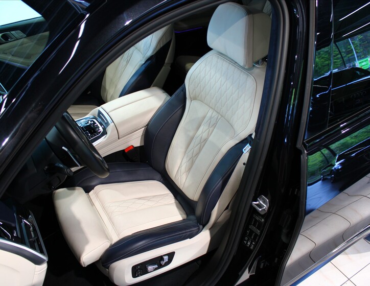 BMW X7 10