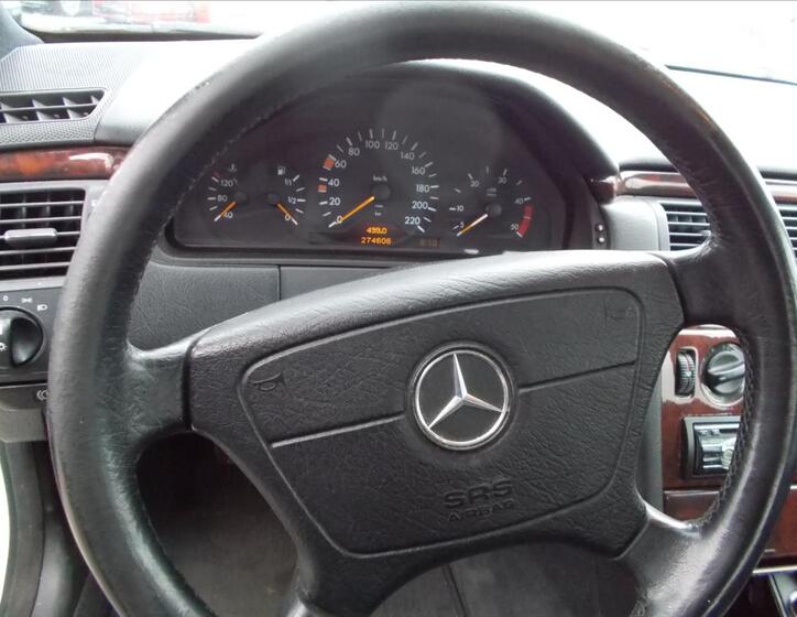 Mercedes-Benz Třídy E 22