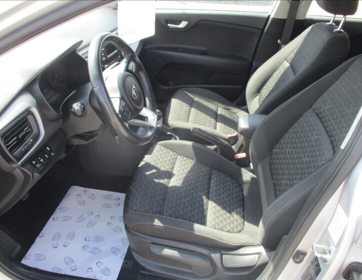 KIA Rio 14