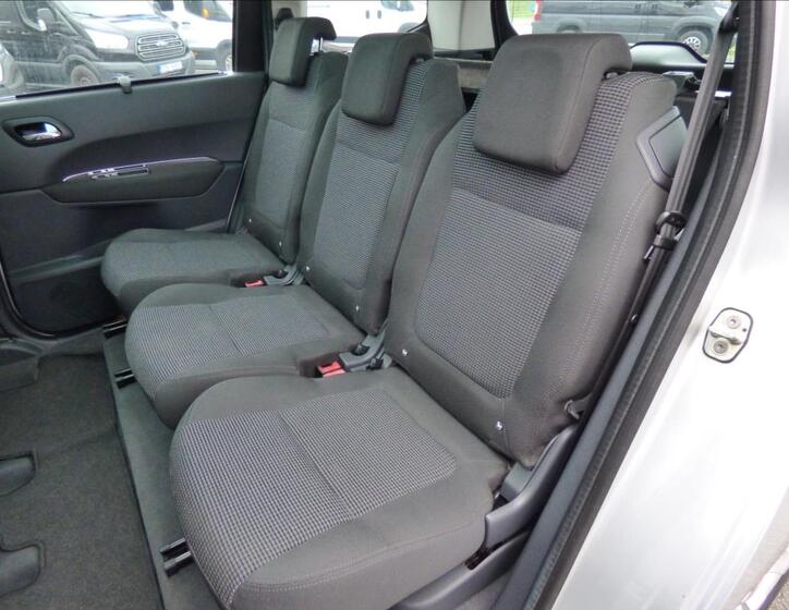 Peugeot 5008 23