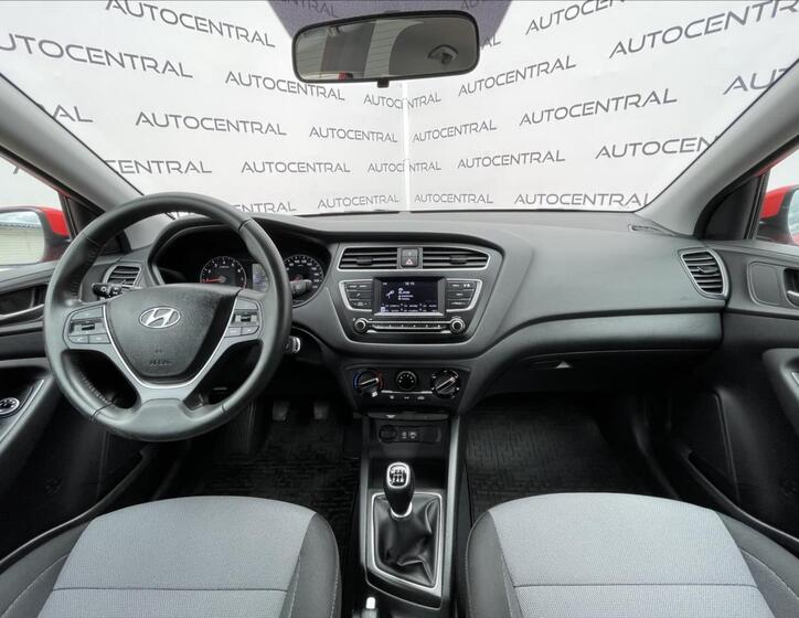 Hyundai i20 16