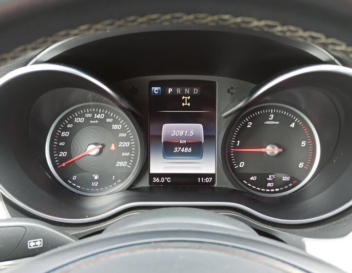 Mercedes-Benz Třídy X 19