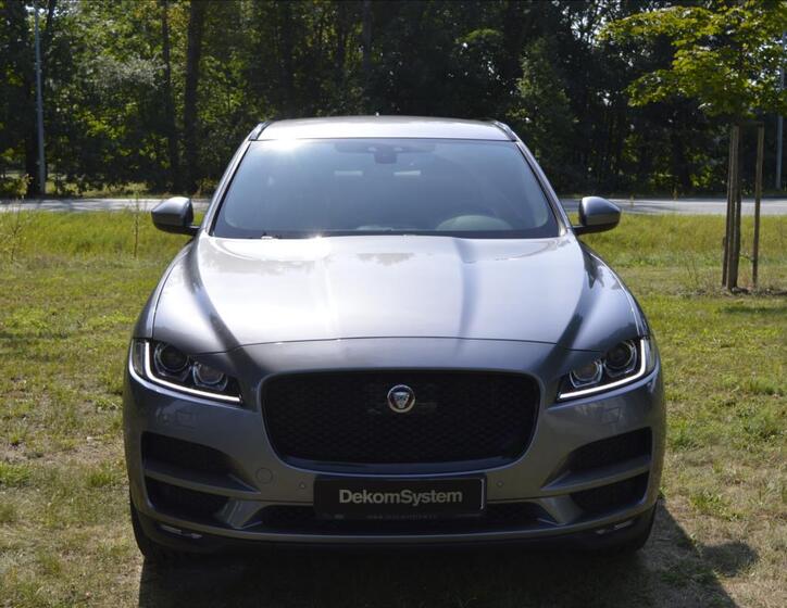 Jaguar F-Pace 2