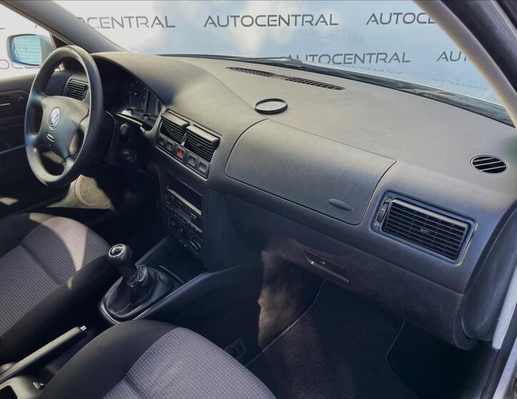 Volkswagen Golf 16