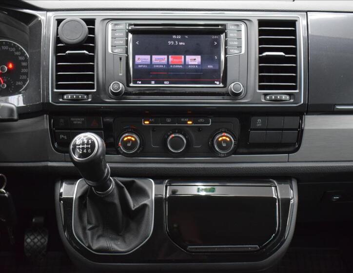 Volkswagen Multivan 17