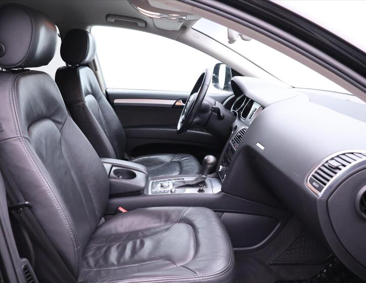 Audi Q7 13
