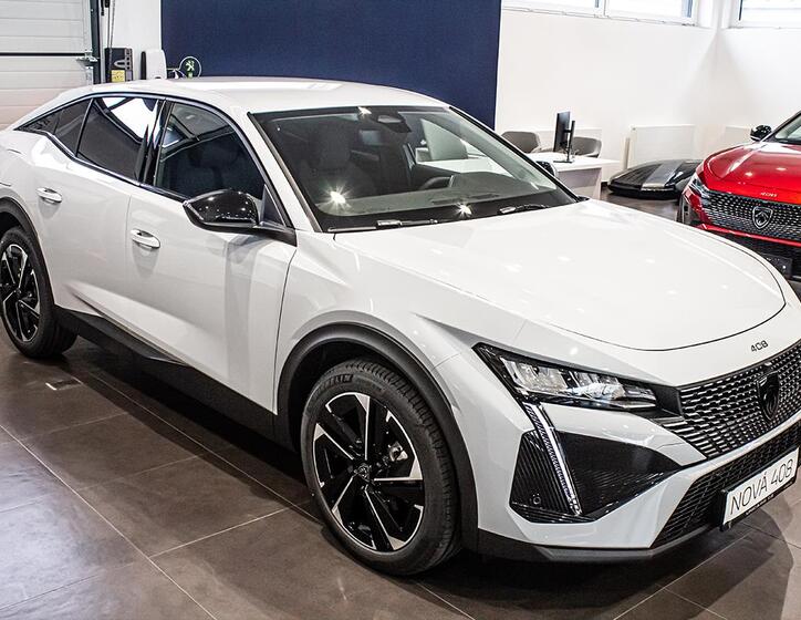 Peugeot 408 3