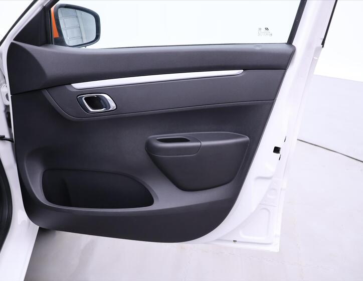 Dacia Spring 13
