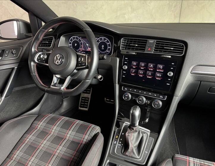 Volkswagen Golf 19