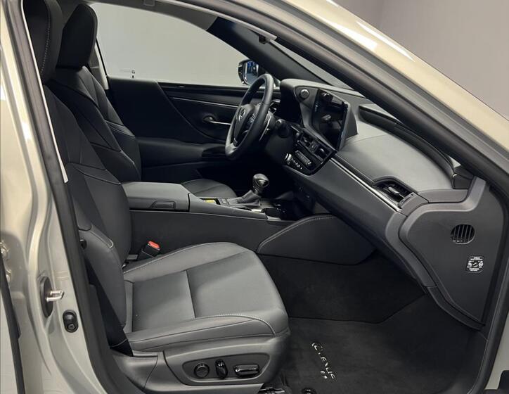 Lexus ES 300h 7