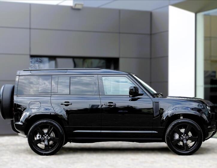 Land Rover Defender 4