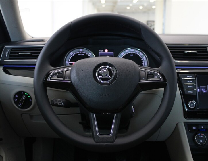 Škoda Superb 9