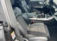 Audi Q8 11