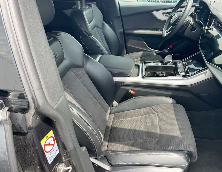 Audi Q8 11