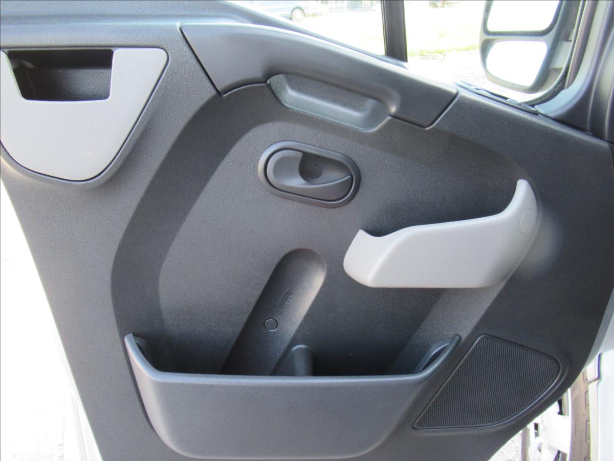 Nissan NV400