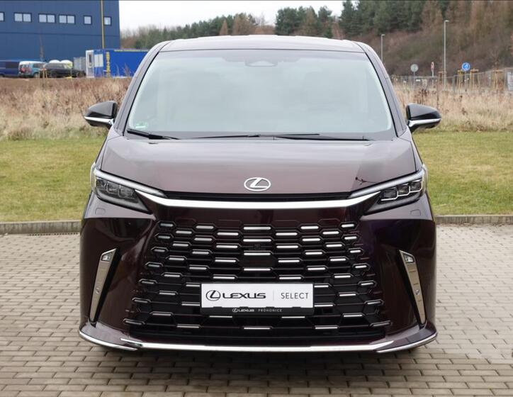 Lexus LM 350h 3