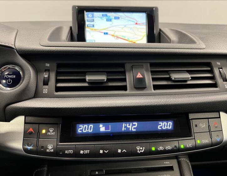 Lexus CT 200h 16