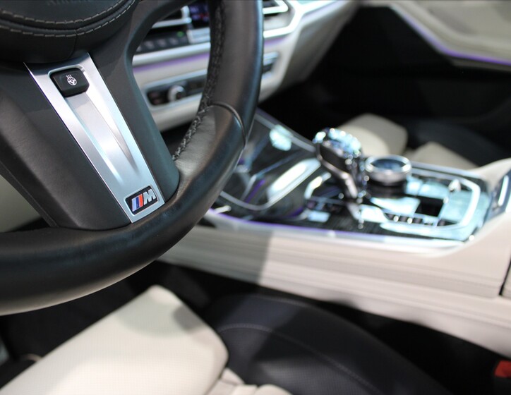 BMW X7 8