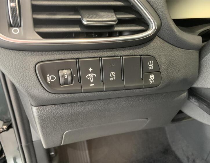 Hyundai i30 24