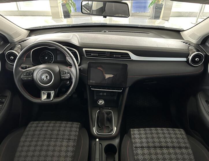 MG ZS 8