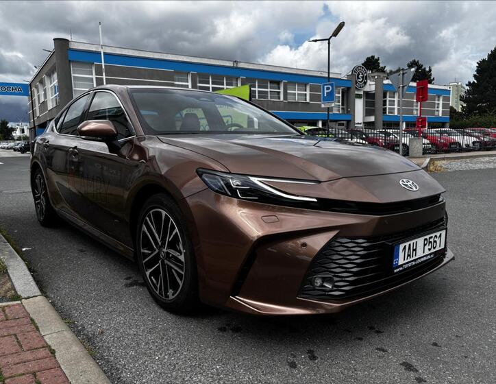 Toyota Camry 8