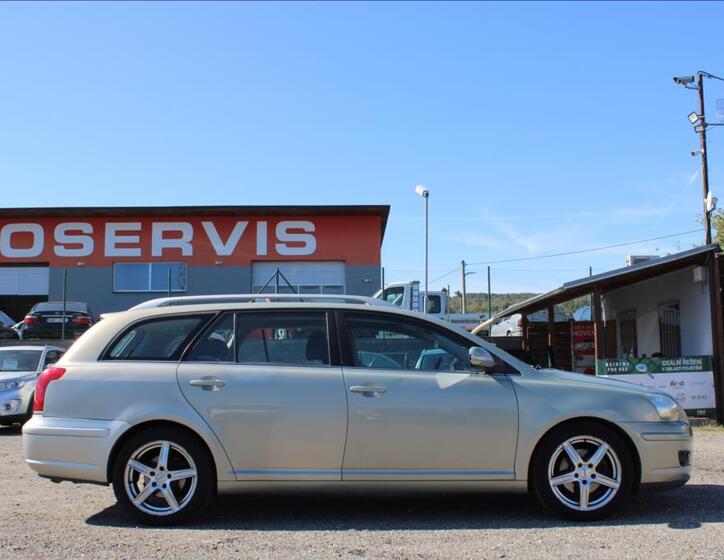 Toyota Avensis 4