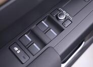 Land Rover Defender 17